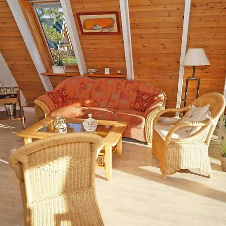 Zeltdachhaus Mit Grosser Terrasse