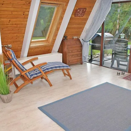Zeltdachhaus Mit Grosser Terrasse Damp