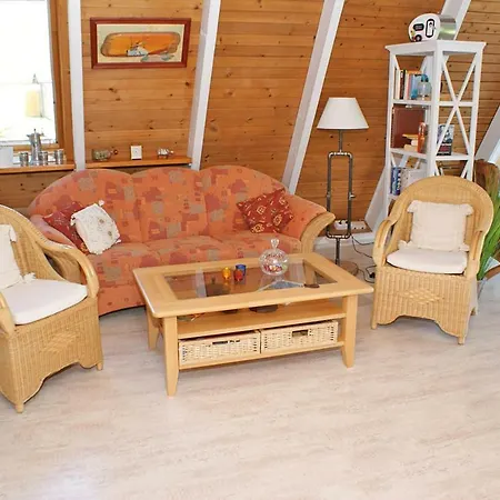 Zeltdachhaus Mit Grosser Terrasse Damp